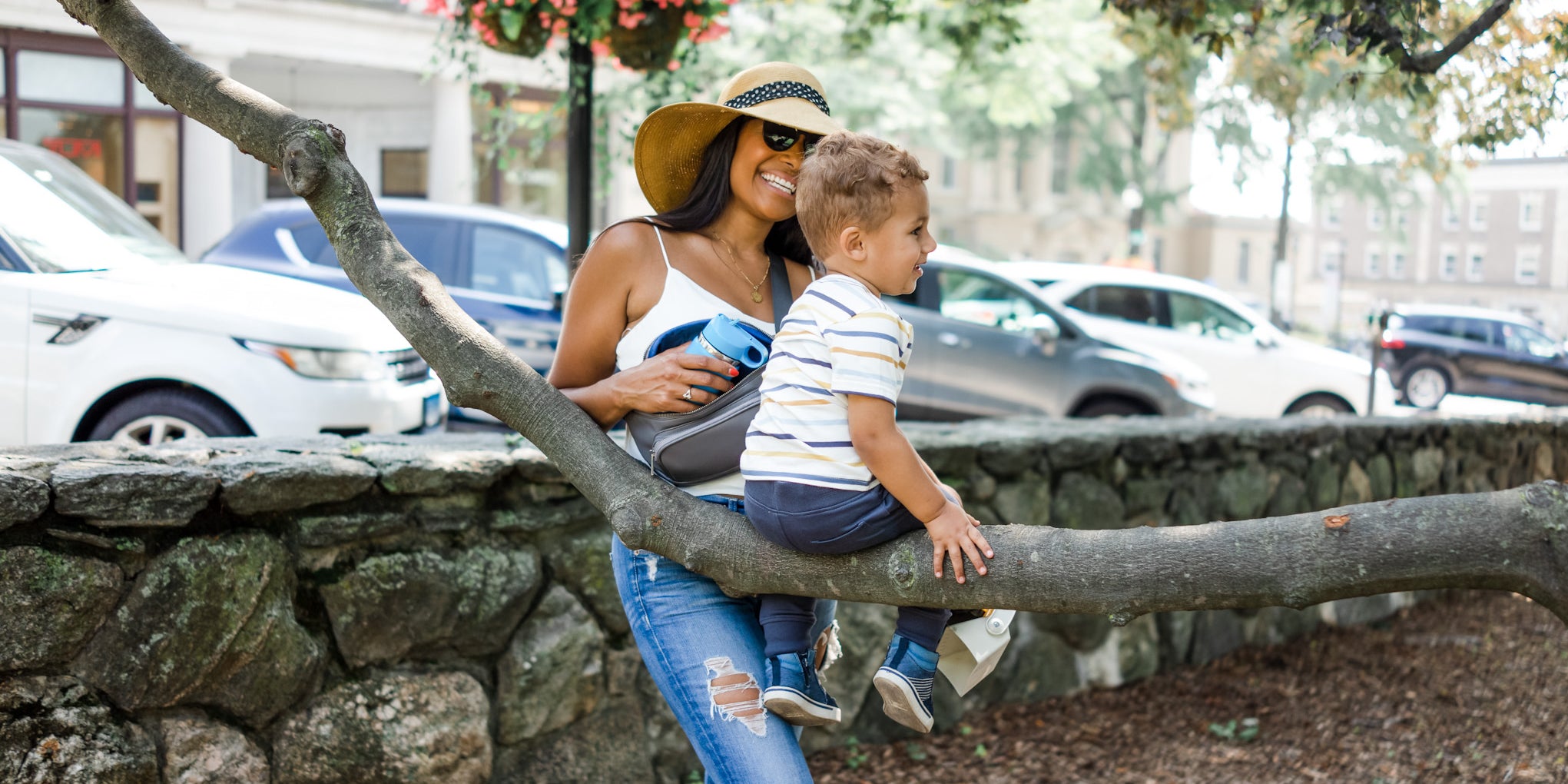 mom and toddler traveling